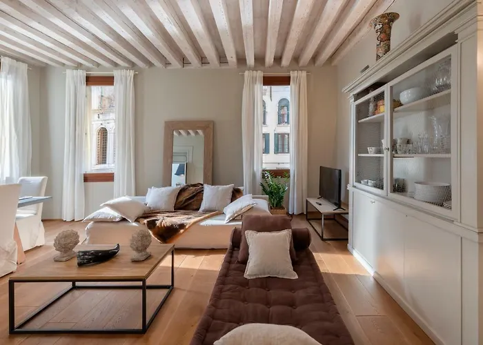 Bridge Of Sighs Luxurious Apartment