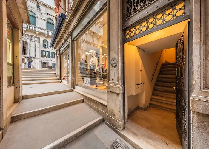 Bridge Of Sighs Luxurious Apartment